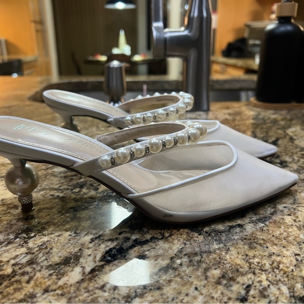 Betsey Johnson Cream Heels with Pearl Accents - Picture 6 of 9